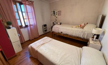 Casa en venta - 4 Dormitorios 2 Baños - 170Mts2 - Lobos