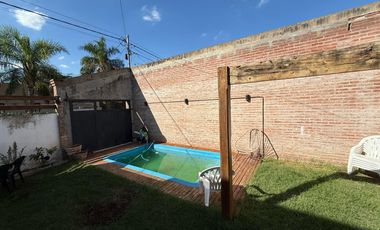Casa en venta - 4 Dormitorios 2 Baños - 170Mts2 - Lobos