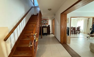 Casa en venta - 4 Dormitorios 2 Baños - 170Mts2 - Lobos