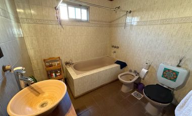 Casa en venta - 4 Dormitorios 2 Baños - 170Mts2 - Lobos