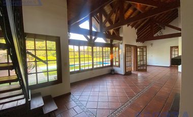 Casa - Malvinas Argentinas