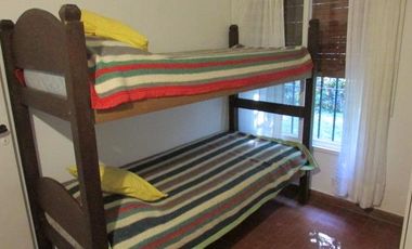 Casa en una planta con lindisimo jardin en el Barrio Los Nogales