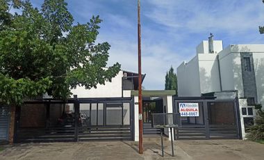 EN VENTA COMPLEJO EN FUNES 4 DEPARTAMENTOS 3 COCHERAS Y ESPACIOS COMUNES IDEAL INVERSORES