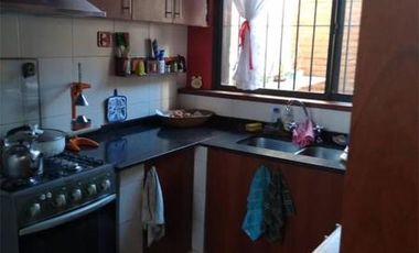 Excelente casa sobre lote propio en el centro de Wilde