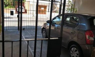 Excelente casa sobre lote propio en el centro de Wilde