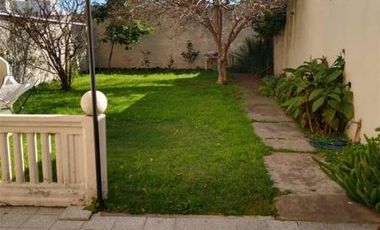 Excelente casa sobre lote propio en el centro de Wilde