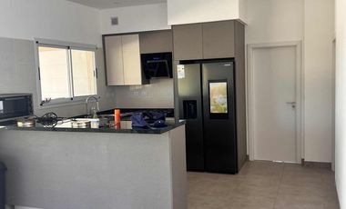 Casa en venta - 4 Dormitorios 2 Baños - Cochera - 1.800Mts2 - Ingeniero Maschwitz, Escobar