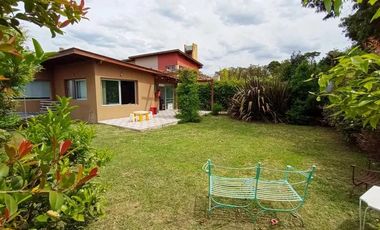 Casa en venta - 2 Dormitorios 2 Baños - Cocheras - 450Mts2 - Santa Clara del Mar