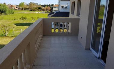 Casa en venta - 3 dormitorios 3 baños - 1250mts2 - Haras Del Sur I, La Plata