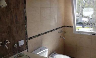 Casa en venta - 3 dormitorios 3 baños - 1250mts2 - Haras Del Sur I, La Plata