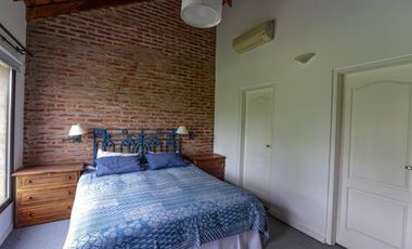 Casa en venta - 4 dormitorios 4 baños - 370mts2 - Manuel B. Gonnet