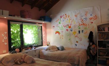 Casa en venta - 4 dormitorios 4 baños - 370mts2 - Manuel B. Gonnet