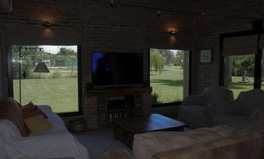 Casa en venta - 4 dormitorios 4 baños - 370mts2 - Manuel B. Gonnet