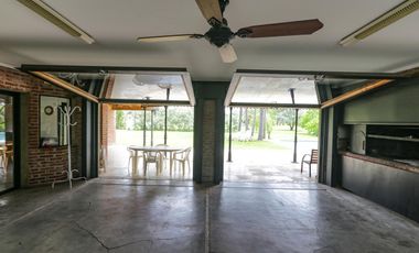 Casa en venta - 4 dormitorios 4 baños - 370mts2 - Manuel B. Gonnet