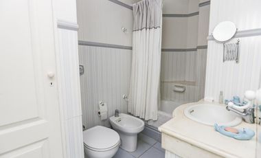 Casa en venta - 4 dormitorios 4 baños - 370mts2 - Manuel B. Gonnet