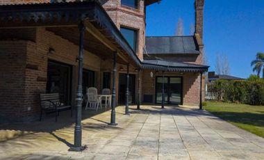 Casa en venta - 4 dormitorios 4 baños - 370mts2 - Manuel B. Gonnet