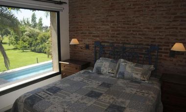 Casa en venta - 4 dormitorios 4 baños - 370mts2 - Manuel B. Gonnet