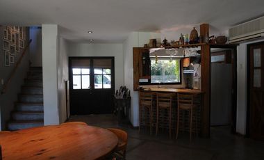 Casa en venta - 4 dormitorios 4 baños - 370mts2 - Manuel B. Gonnet