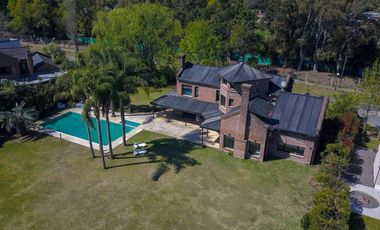 Casa en venta - 4 dormitorios 4 baños - 370mts2 - Manuel B. Gonnet