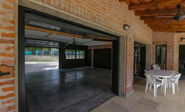 Casa en venta - 4 dormitorios 4 baños - 370mts2 - Manuel B. Gonnet