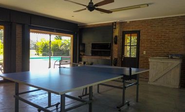 Casa en venta - 4 dormitorios 4 baños - 370mts2 - Manuel B. Gonnet