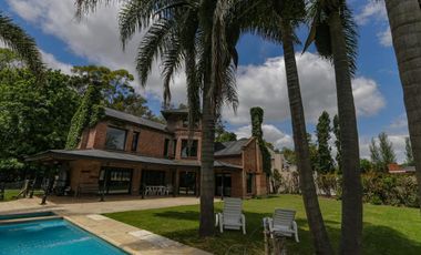Casa en venta - 4 dormitorios 4 baños - 370mts2 - Manuel B. Gonnet