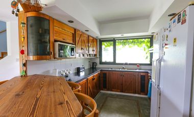 Casa en venta - 4 dormitorios 4 baños - 370mts2 - Manuel B. Gonnet