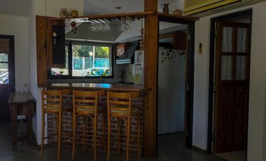 Casa en venta - 4 dormitorios 4 baños - 370mts2 - Manuel B. Gonnet