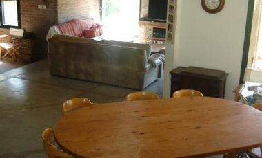 Casa en venta - 4 dormitorios 4 baños - 370mts2 - Manuel B. Gonnet