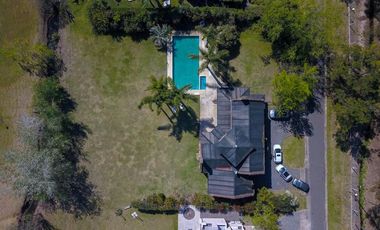 Casa en venta - 4 dormitorios 4 baños - 370mts2 - Manuel B. Gonnet