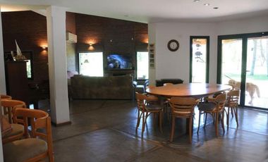 Casa en venta - 4 dormitorios 4 baños - 370mts2 - Manuel B. Gonnet