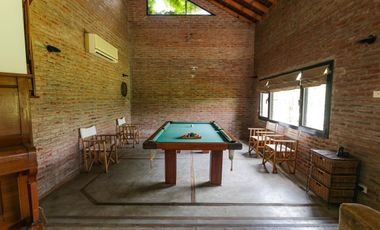 Casa en venta - 4 dormitorios 4 baños - 370mts2 - Manuel B. Gonnet