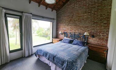 Casa en venta - 4 dormitorios 4 baños - 370mts2 - Manuel B. Gonnet