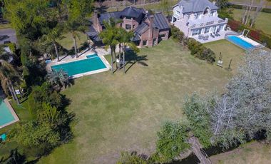 Casa en venta - 4 dormitorios 4 baños - 370mts2 - Manuel B. Gonnet