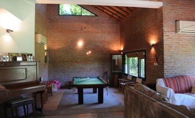 Casa en venta - 4 dormitorios 4 baños - 370mts2 - Manuel B. Gonnet