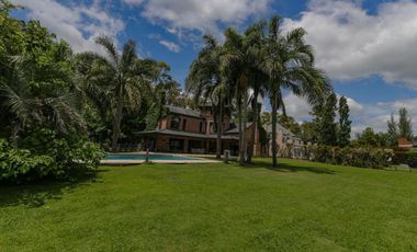 Casa en venta - 4 dormitorios 4 baños - 370mts2 - Manuel B. Gonnet