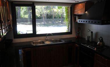 Casa en venta - 4 dormitorios 4 baños - 370mts2 - Manuel B. Gonnet