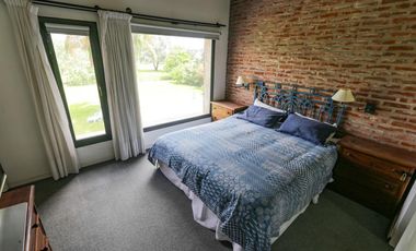 Casa en venta - 4 dormitorios 4 baños - 370mts2 - Manuel B. Gonnet