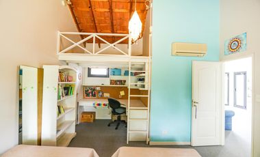 Casa en venta - 4 dormitorios 4 baños - 370mts2 - Manuel B. Gonnet