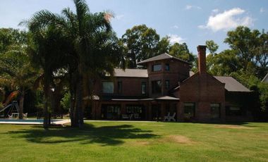 Casa en venta - 4 dormitorios 4 baños - 370mts2 - Manuel B. Gonnet