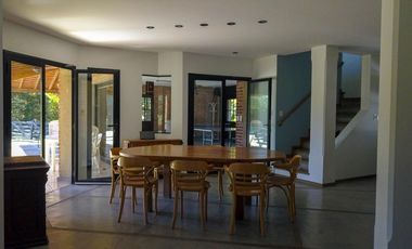 Casa en venta - 4 dormitorios 4 baños - 370mts2 - Manuel B. Gonnet