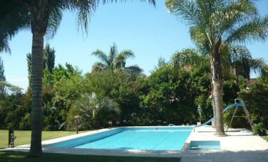 Casa en venta - 4 dormitorios 4 baños - 370mts2 - Manuel B. Gonnet