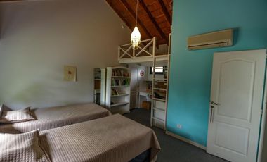 Casa en venta - 4 dormitorios 4 baños - 370mts2 - Manuel B. Gonnet