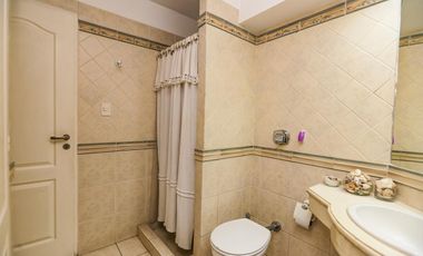 Casa en venta - 4 dormitorios 4 baños - 370mts2 - Manuel B. Gonnet