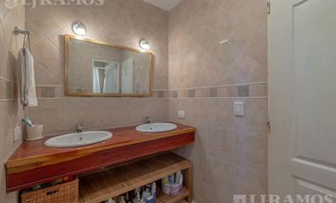 CASA CON DOBLE LOTE EN EL BARRIO CERRADO LA CHACRA, EN SAN FERNANDO