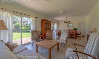 CASA CON DOBLE LOTE EN EL BARRIO CERRADO LA CHACRA, EN SAN FERNANDO