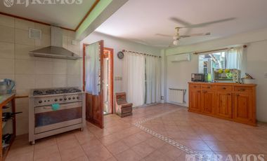 CASA CON DOBLE LOTE EN EL BARRIO CERRADO LA CHACRA, EN SAN FERNANDO