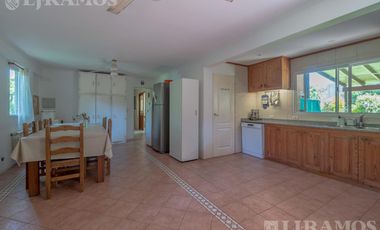 CASA CON DOBLE LOTE EN EL BARRIO CERRADO LA CHACRA, EN SAN FERNANDO