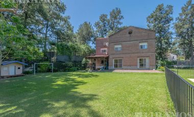 CASA CON DOBLE LOTE EN EL BARRIO CERRADO LA CHACRA, EN SAN FERNANDO