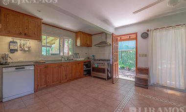 CASA CON DOBLE LOTE EN EL BARRIO CERRADO LA CHACRA, EN SAN FERNANDO